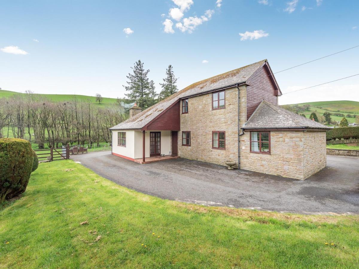 Melancroft Villa Llanfihangel-nant-Melan Exterior photo