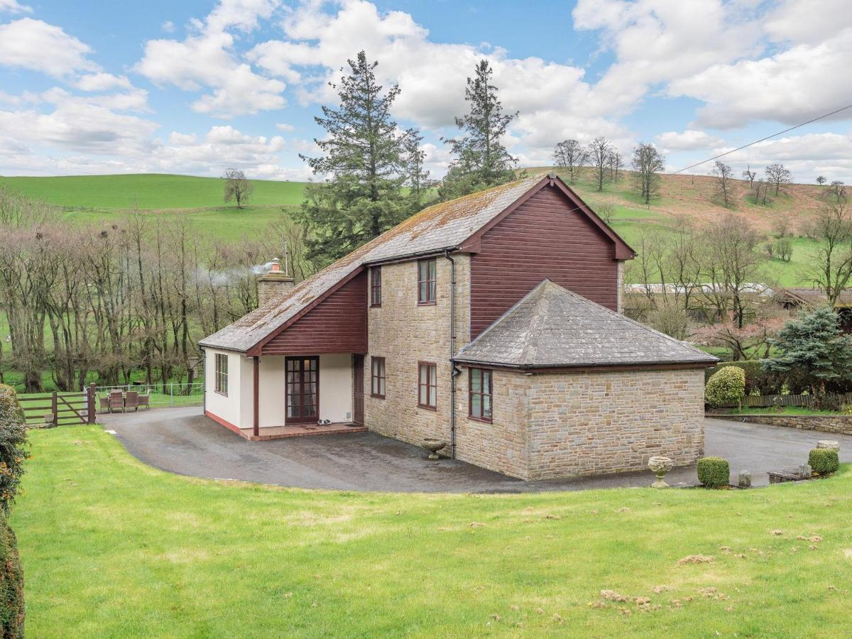 Melancroft Villa Llanfihangel-nant-Melan Exterior photo