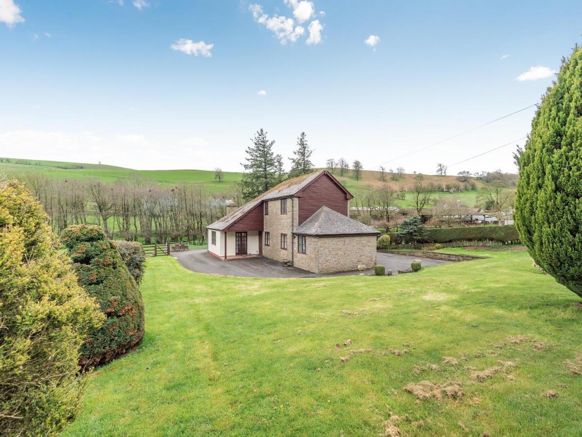 Melancroft Villa Llanfihangel-nant-Melan Exterior photo